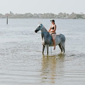 Meet your Posher, Lura